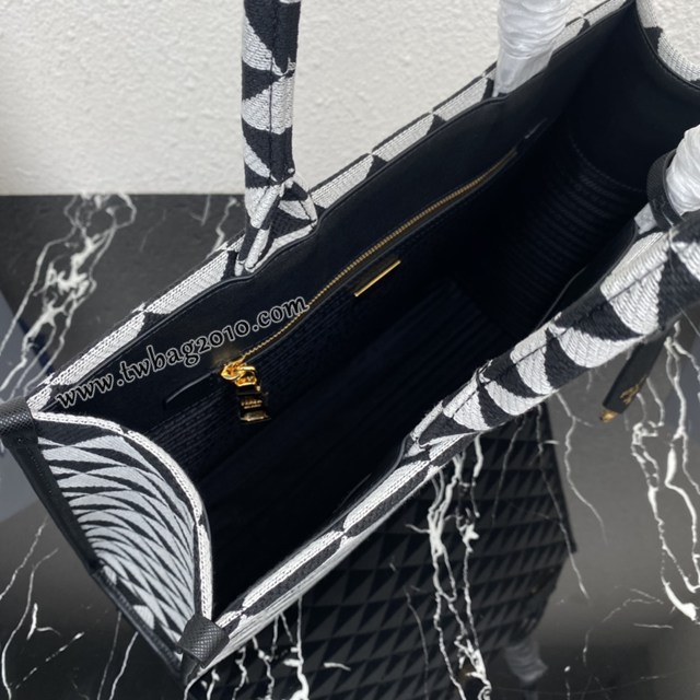 Prada專櫃新款刺繡織物包 1BA356 普拉達大號無長肩帶刺繡托特包 csp1484